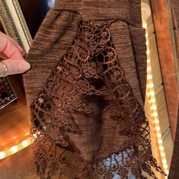 Beautiful Peasant Style Tunic - Picture 6 of 12